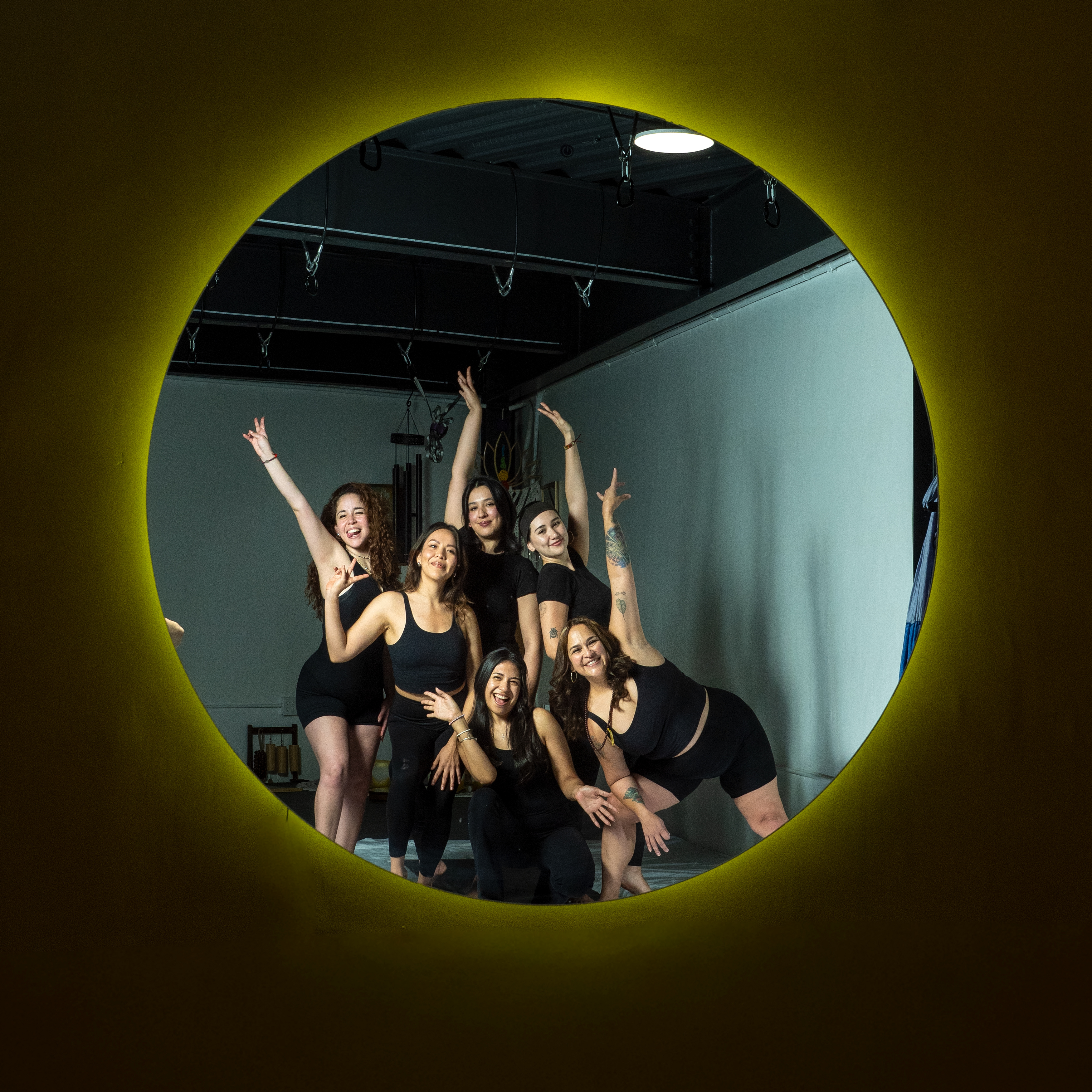 Comunidad de practicantes de yoga en Radiant Light Yogi Studio Tijuana